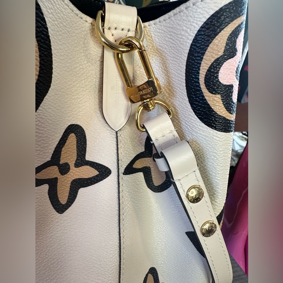 🔥Louis Vuitton Wild at Heart Limited Edition Noe Bucket Bag 🦄 - Picture 4 of 8